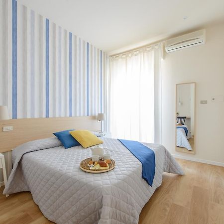 Hotel Esplanade Римини Экстерьер фото