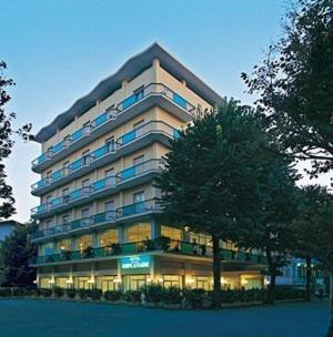Hotel Esplanade Римини Экстерьер фото