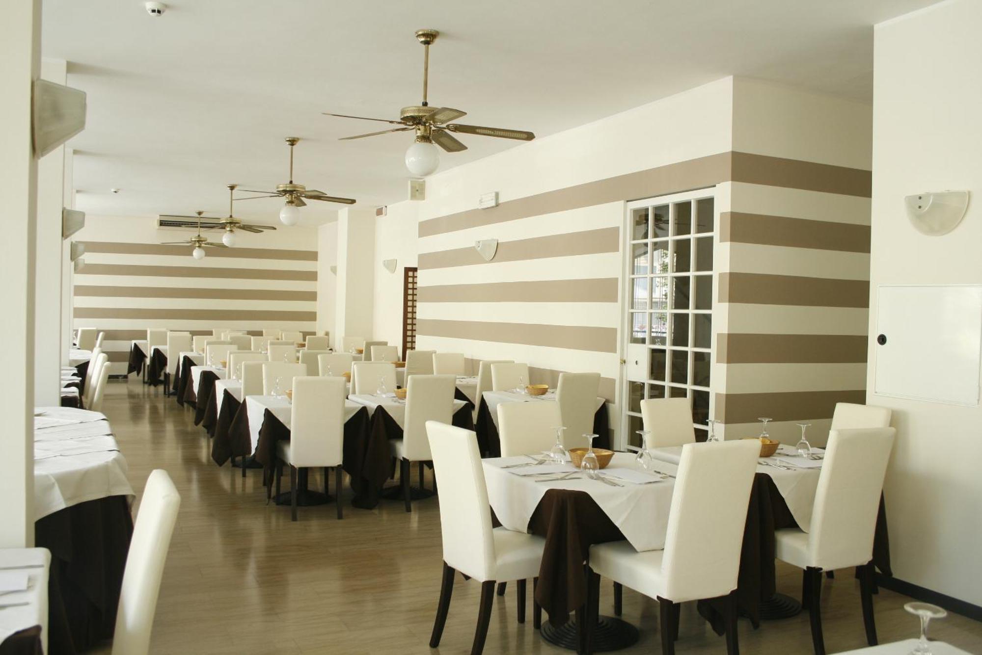 Hotel Esplanade Римини Экстерьер фото