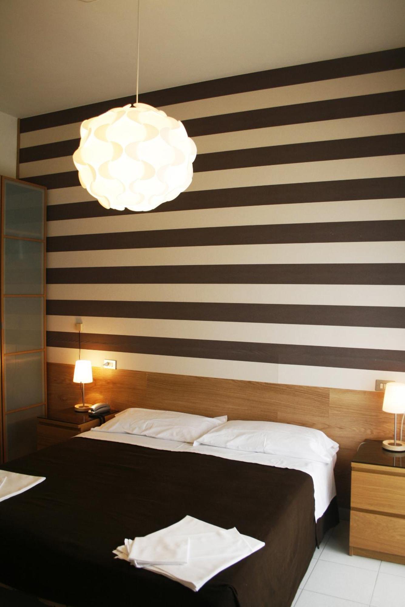 Hotel Esplanade Римини Экстерьер фото