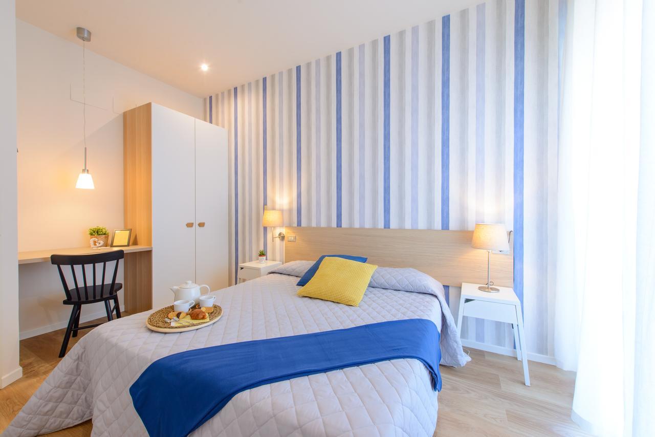 Hotel Esplanade Римини Экстерьер фото