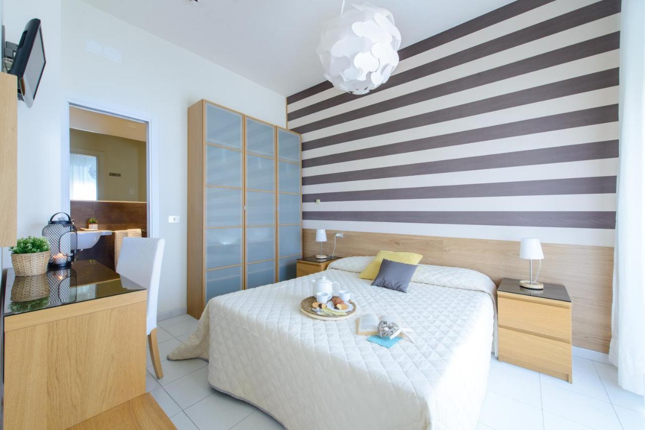 Hotel Esplanade Римини Экстерьер фото
